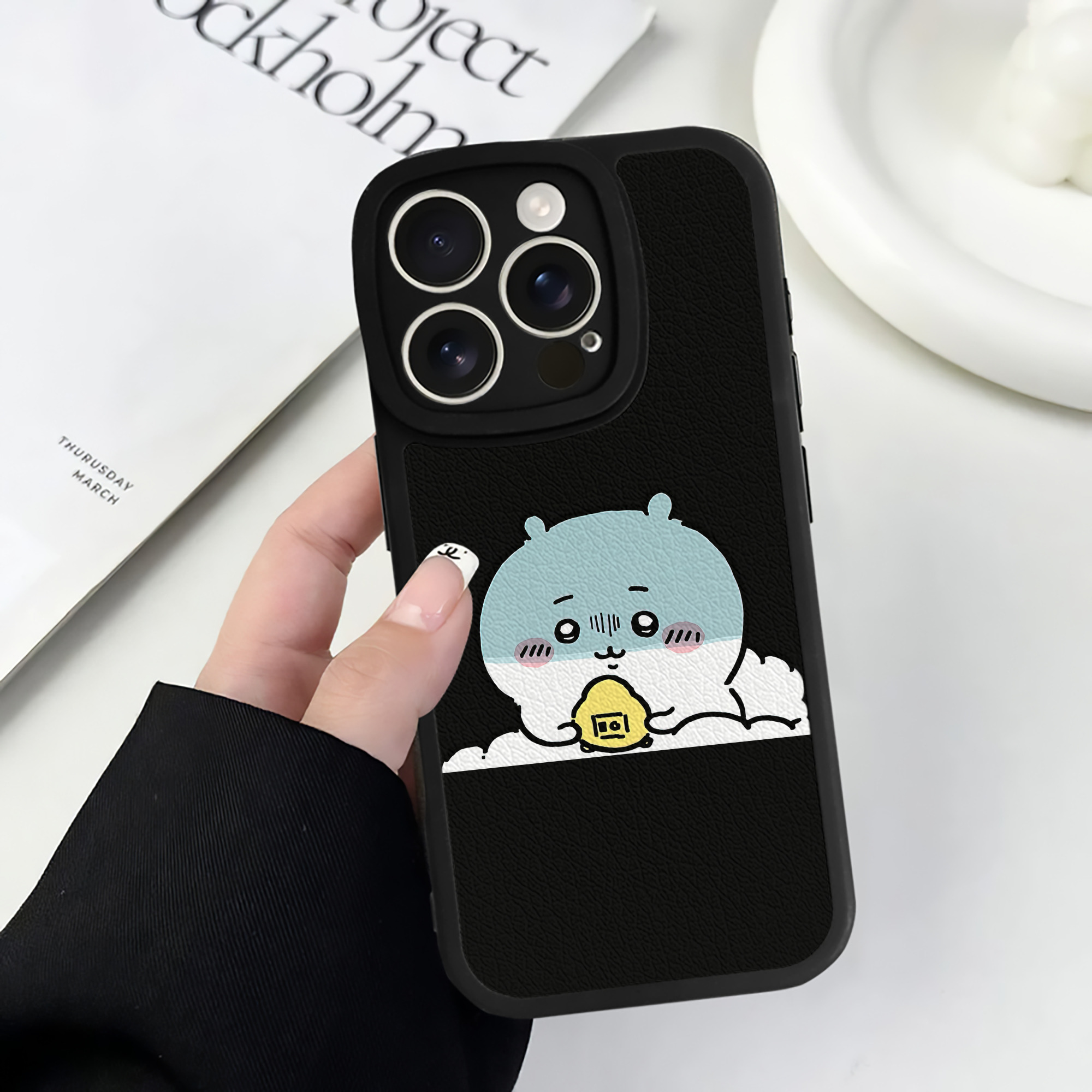 （画像用） ちいかわ ちいかわ Chii-kawa chiikawa 【iPhone 16シリーズ対応】シリコンスマホケース（レザー調） 材質：シリコン